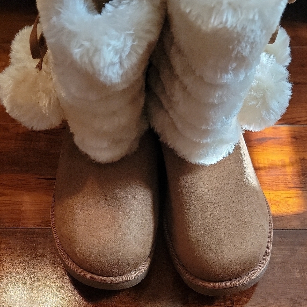 Cozy Brown Kids Boots with White Fur Trim
